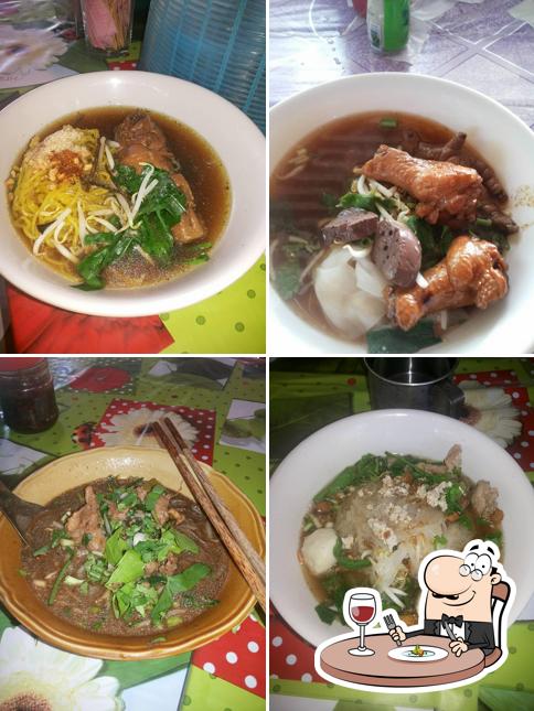 ก๋วยเตี๋ยวบ้านธาตุ