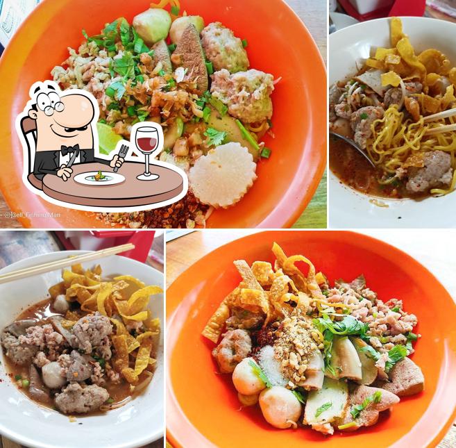 เตี๋ยวตาเหลือก (เตี๋ยวหมูต้มยำ)By Chef Bell