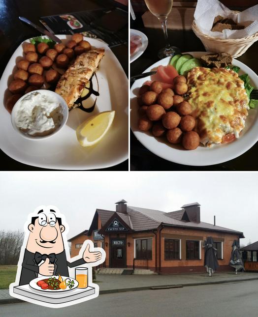 Еда и внешнее оформление - все это можно увидеть на этом фото из Место