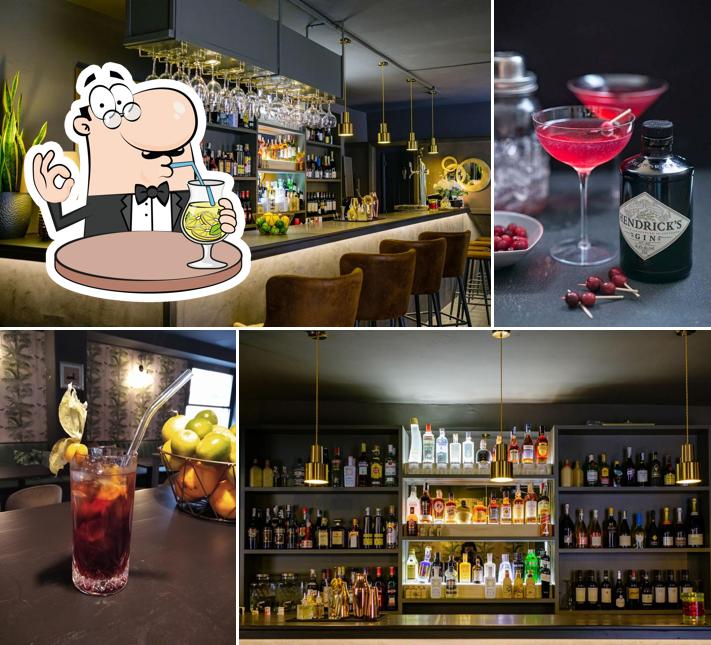 SIMON'S The Bar