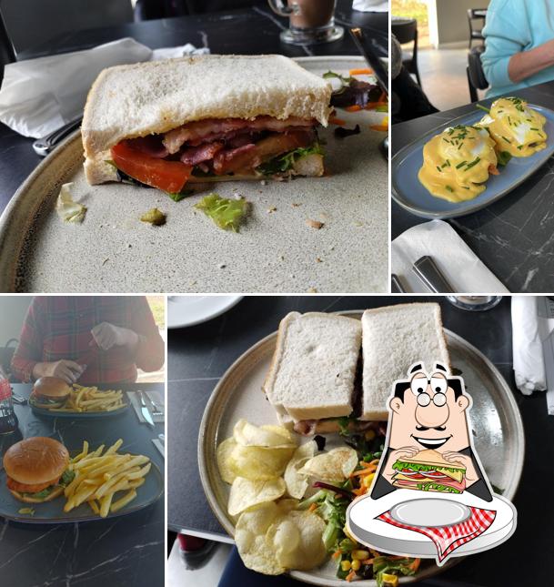Mola Cafe Lounge