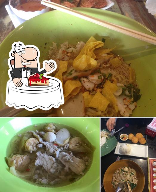 ก๋วยเตี๋ยวหมูต้มยำตำลึงนายเอก