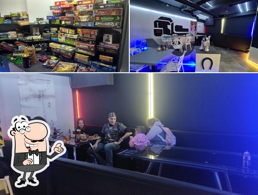 Посмотрите на внутренний интерьер "Кафе-клуба Папа Вейдер"