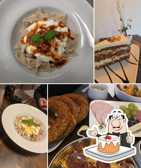 Moonlife Cafe/Bar