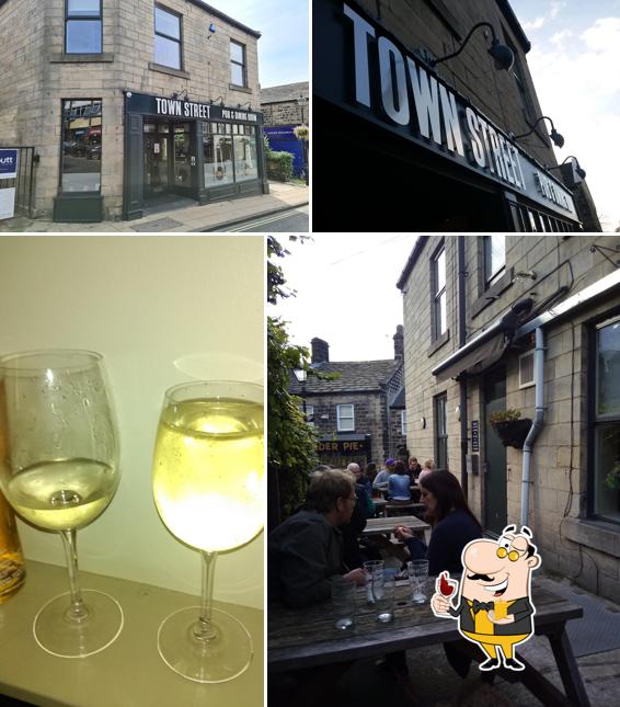 Town Street Tavern