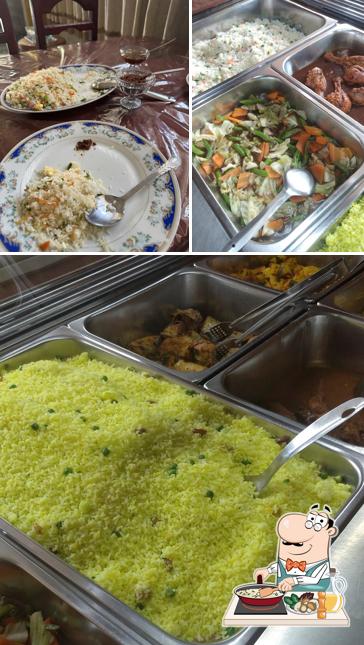 Queen's Family Restaurant Food Center.