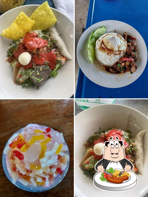 ครัวบ้านแม่ ก๋วยเตี๋ยวหมู-เนื้อ ตามสั่ง
