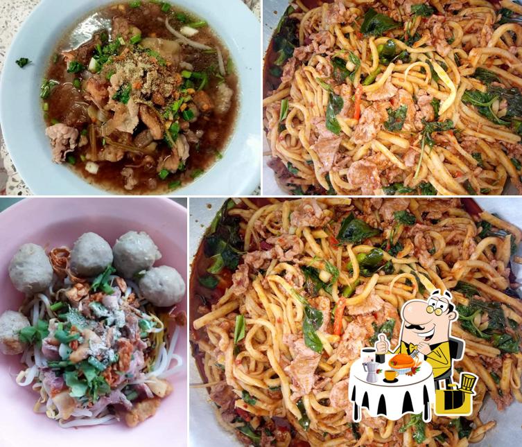 ร้านก๋วยเตี๋ยวแชมป์โนนศิลา
