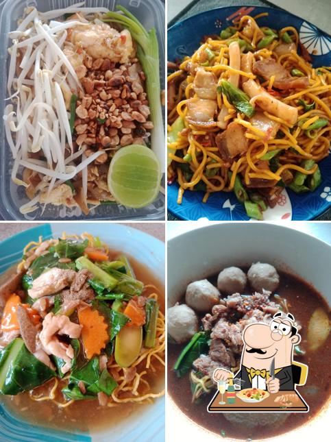 ร้านก๋วยเตี๋ยว อาหารตามสั่ง สามแยกทุ่งเหรี่ยง