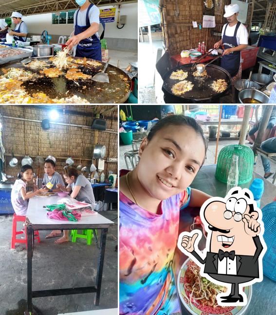 ร้านหอยทอดผัดไทผู้ใหญ่สมพรพันท้ายนรสิงห์