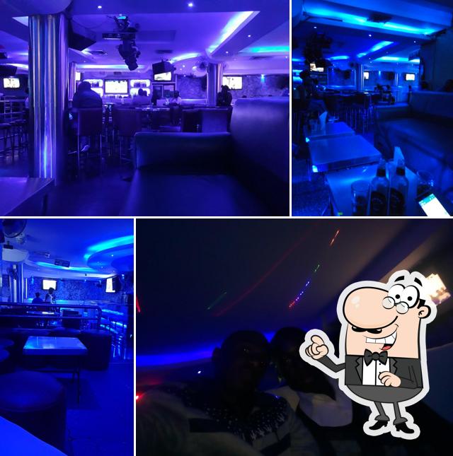 Signature Bar & Restaurant