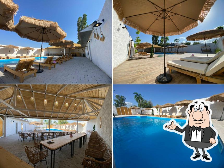 Location Restaurant & Pool