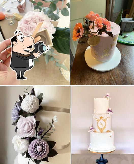 Snowdrop Wedding Cakes