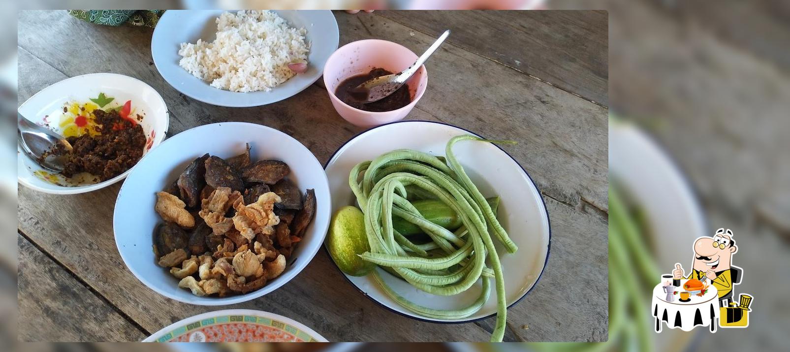 ร้านก๋วยเตี๋ยวไก่มะระ ส้มตำ ไก่ทอด คุณนาง