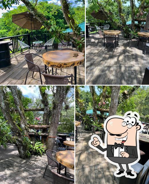 Lirios Coffee Bar & Grill