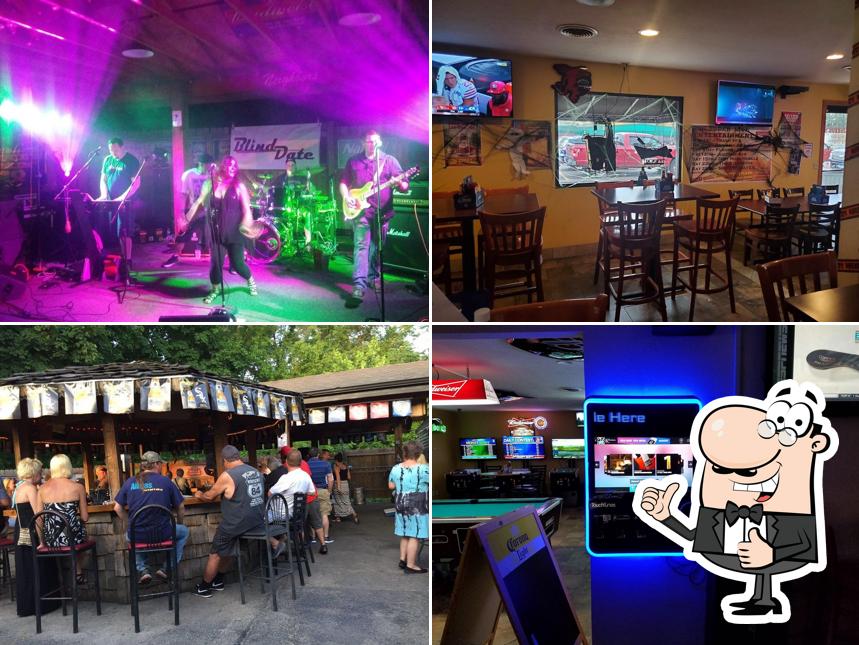 Neighbors Bar & Grill