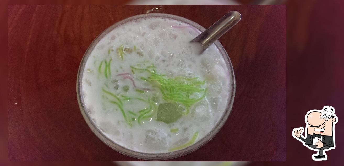 ข้าวขาหมู-ก๋วยเตี๋ยวลูกชิ้นปลา