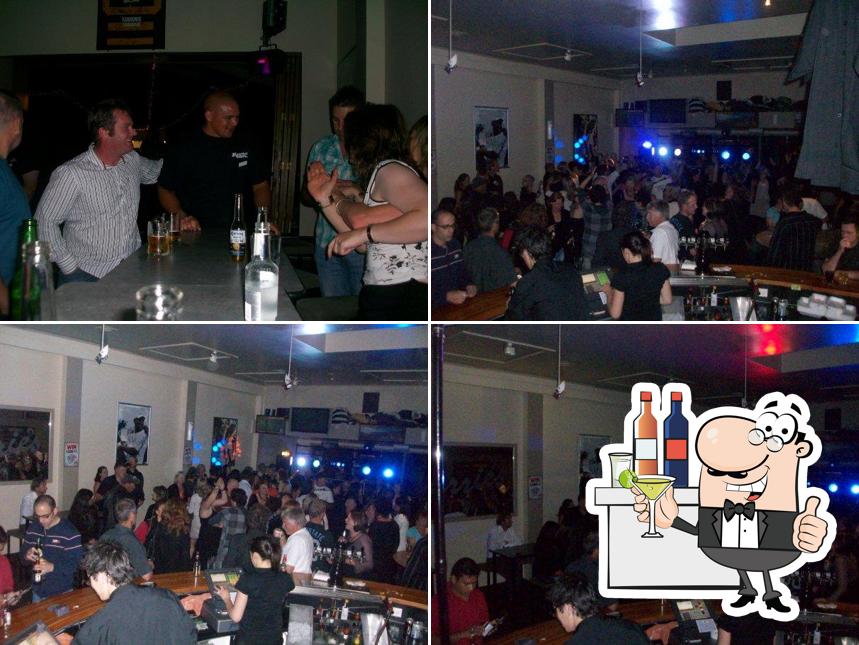 Barries Restaurant and Sportsbar