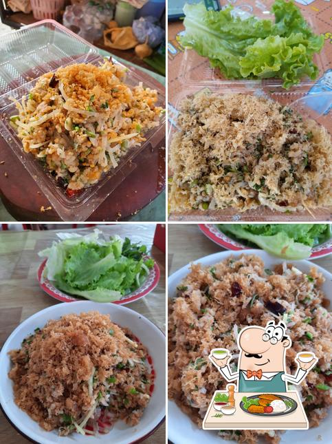 ร้านแหนมคลุกป้าแห่ว