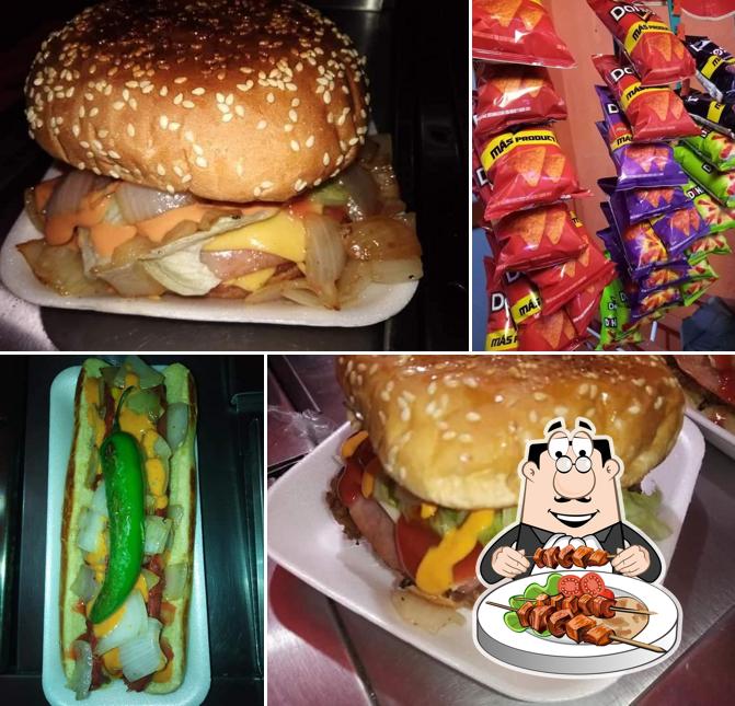 "HOT DOGS LOS PIONEROS"
