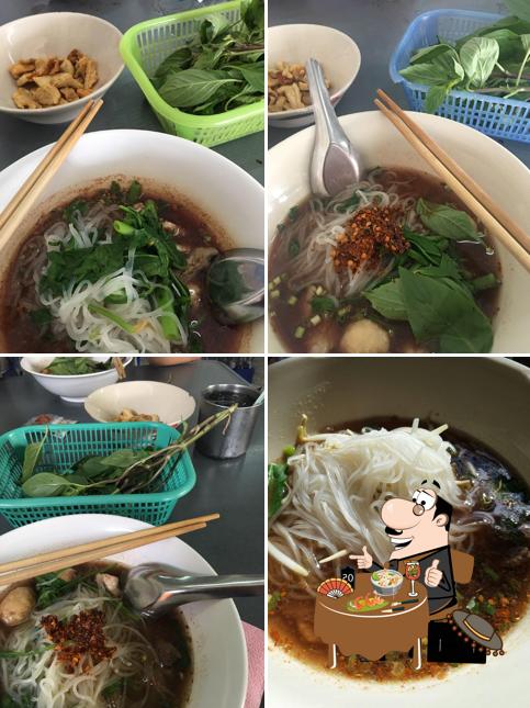 ก๋วยเตี๋ยวเรือหมูรสเด็ด เมืองชล