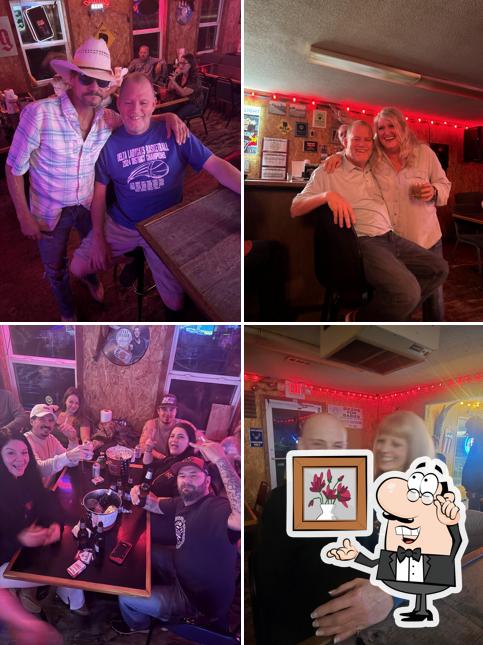 Roundabout Pub & Grill