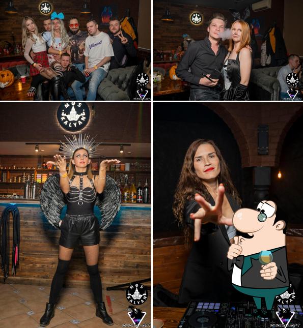 Mos Lounge & Bar