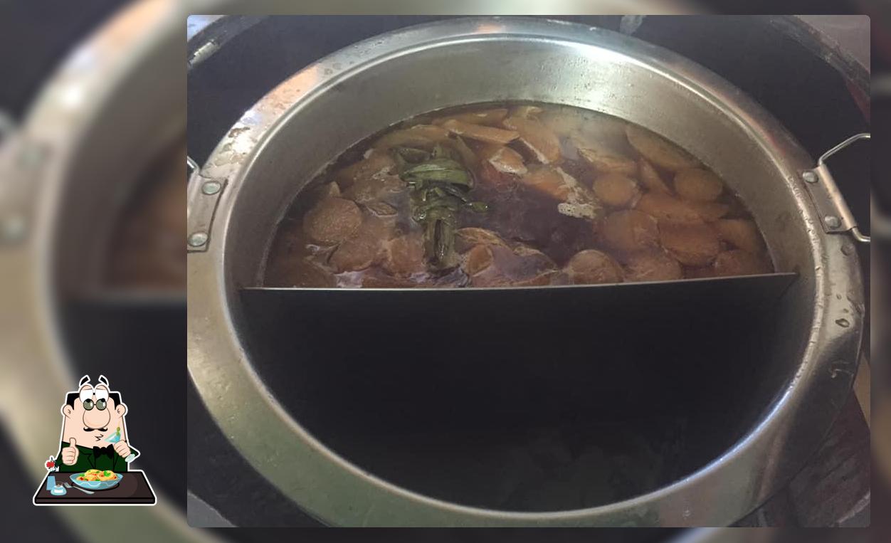สถานีเตี๋ยวไก่ ตรงข้ามโรงพยาบาลเชียงแสน