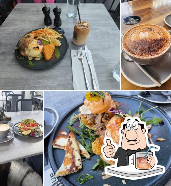 Andonis Cafe & Bar, Stretton