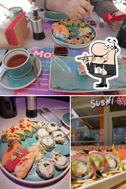 В "Кафе "Бистро #8"" предлагают суши и роллы