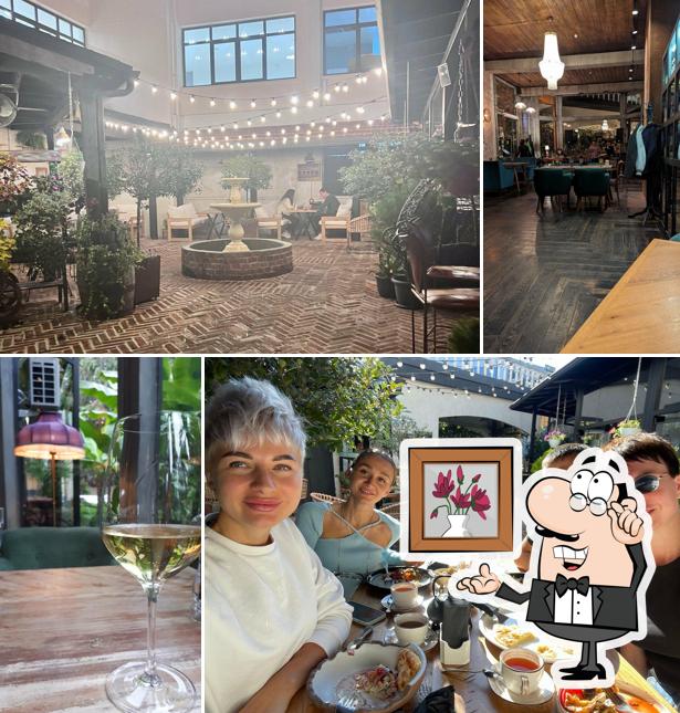 Посмотрите на внутренний интерьер "Руставели - грузинского ресторана"