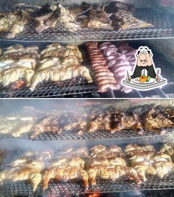 mega frango espetos e carne na brasa