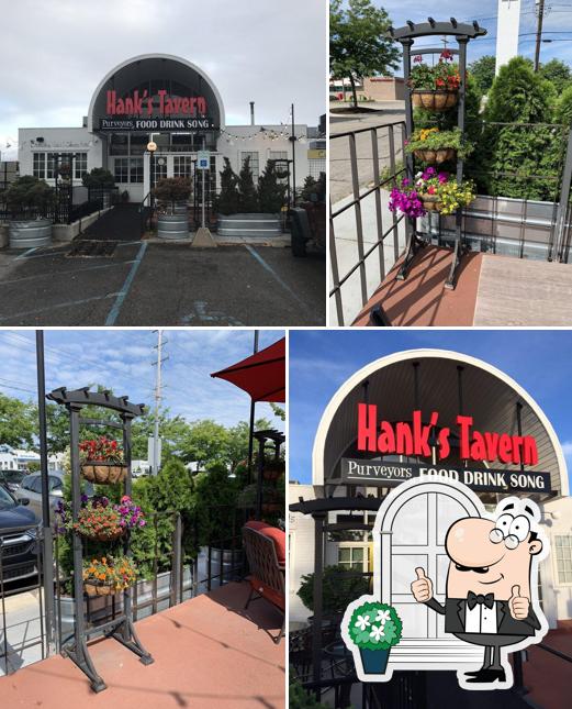 Hank's Tavern
