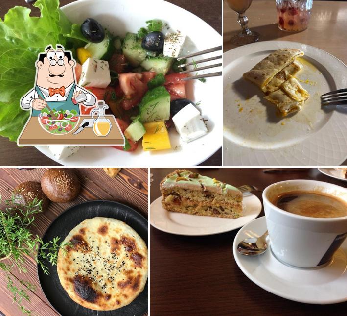 Греческий салат в "Кафе БИСКОТТИ"