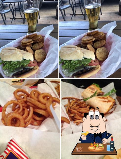 Lefty's Bar & Grill