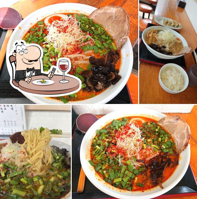 とんこつラーメン 麺笑