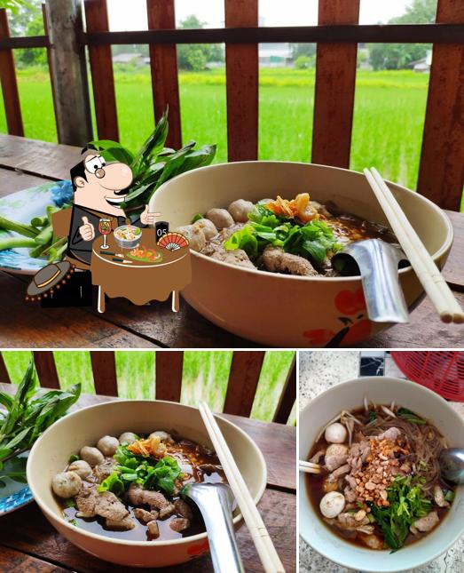 ช.ชาญ ก๋วยเตี๋ยวเรือ ตระการพืชผล