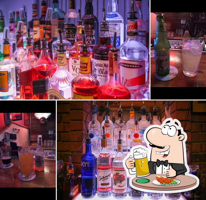 Stooges Bar & Lounge