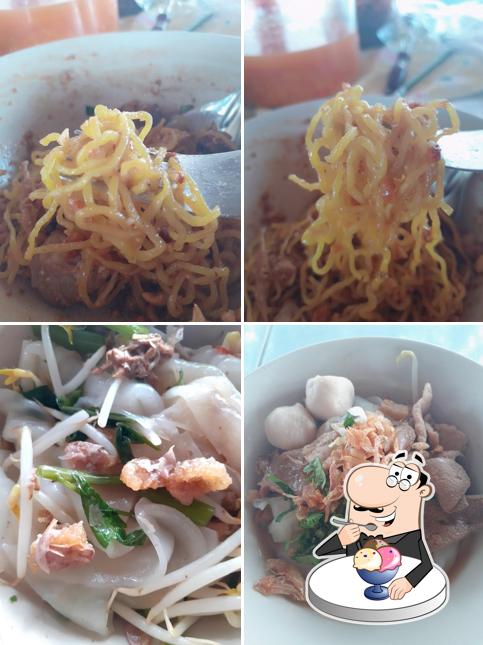 ร้านเตี๋ยวท้ายเรือ