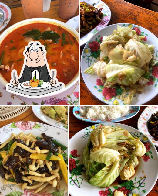 Mae Kammi Noodle Shop, Phu Thap Boek