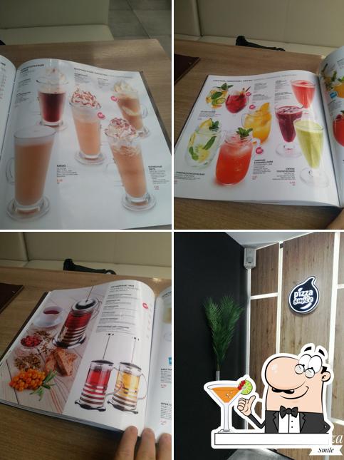 Фото, на котором видны напитки и внутреннее оформление в Pizza Smile