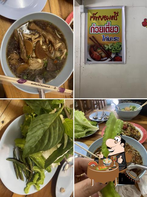 ร้านเตี๋ยวไก่มะระ byเจ๊พยอมศรี