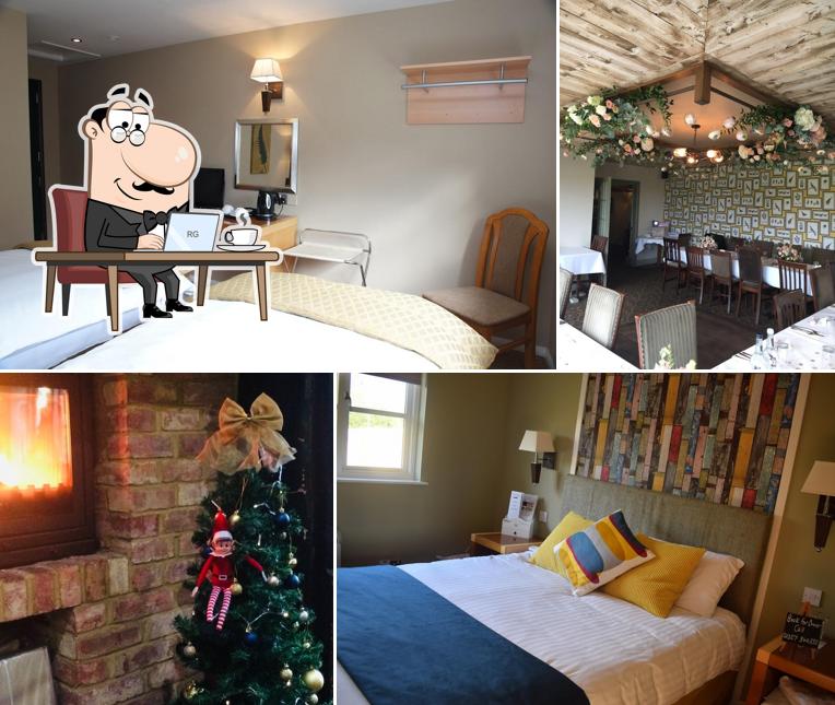 Narrow Boat at Weedon, Canalside Pub, Country Kitchen, Rooms