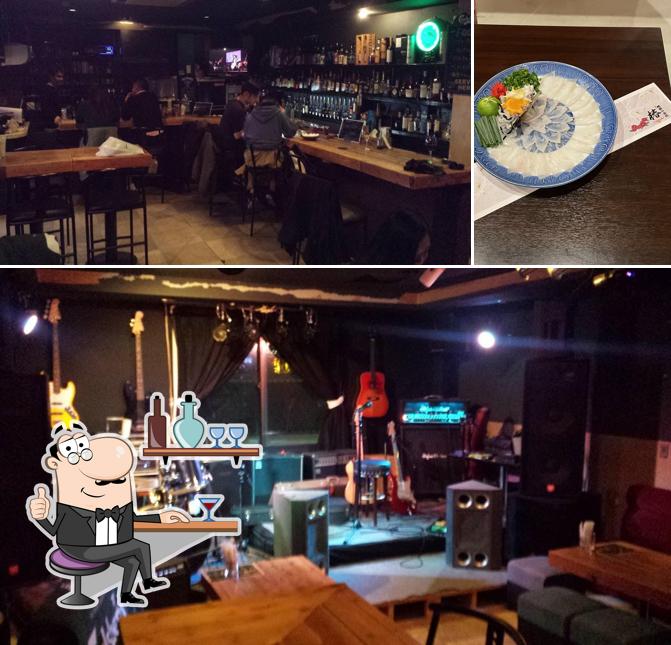 Johnny's BAR