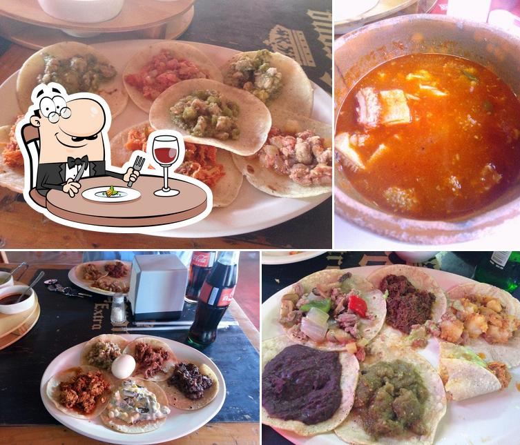 Buffet de Tacos de Guisado y Mondongo
