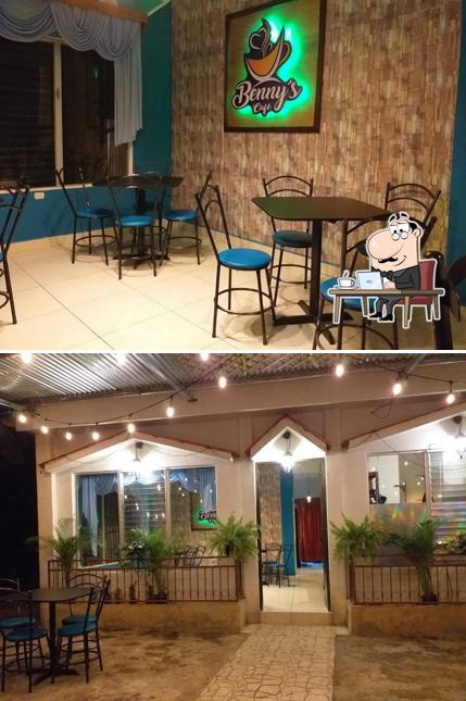 Benny's Café