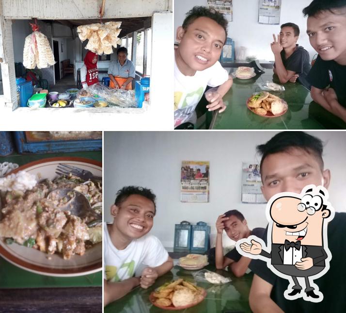 Rujak Cingur Istimewa Mak Kar