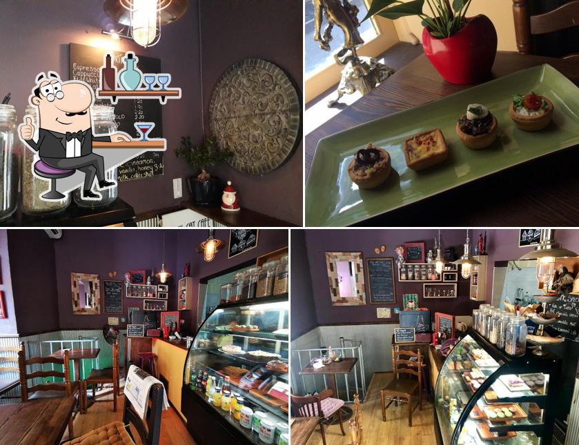 Black Cat Café