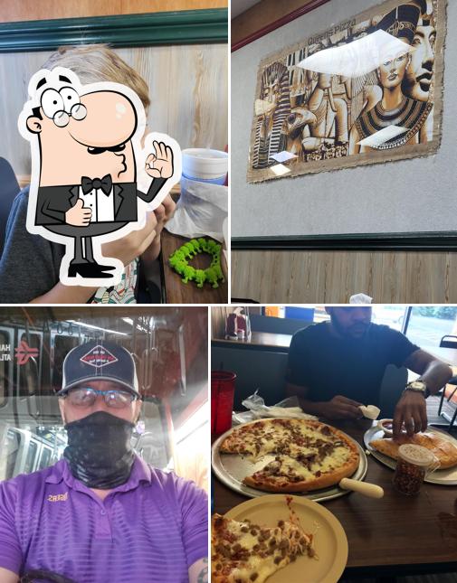 Queen's Pizza & Subs