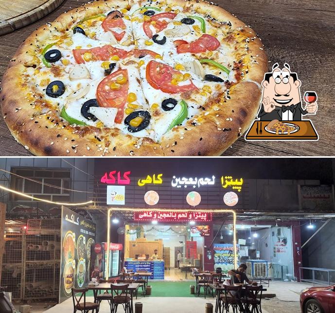 بيتزا ولحم بعجين كاهي كاكه
